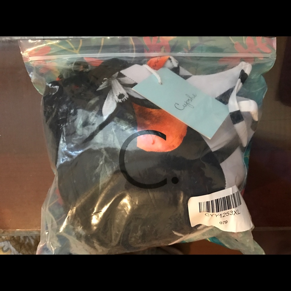 New Cupshe one piece swim suit. Original package - Picture 3 of 8